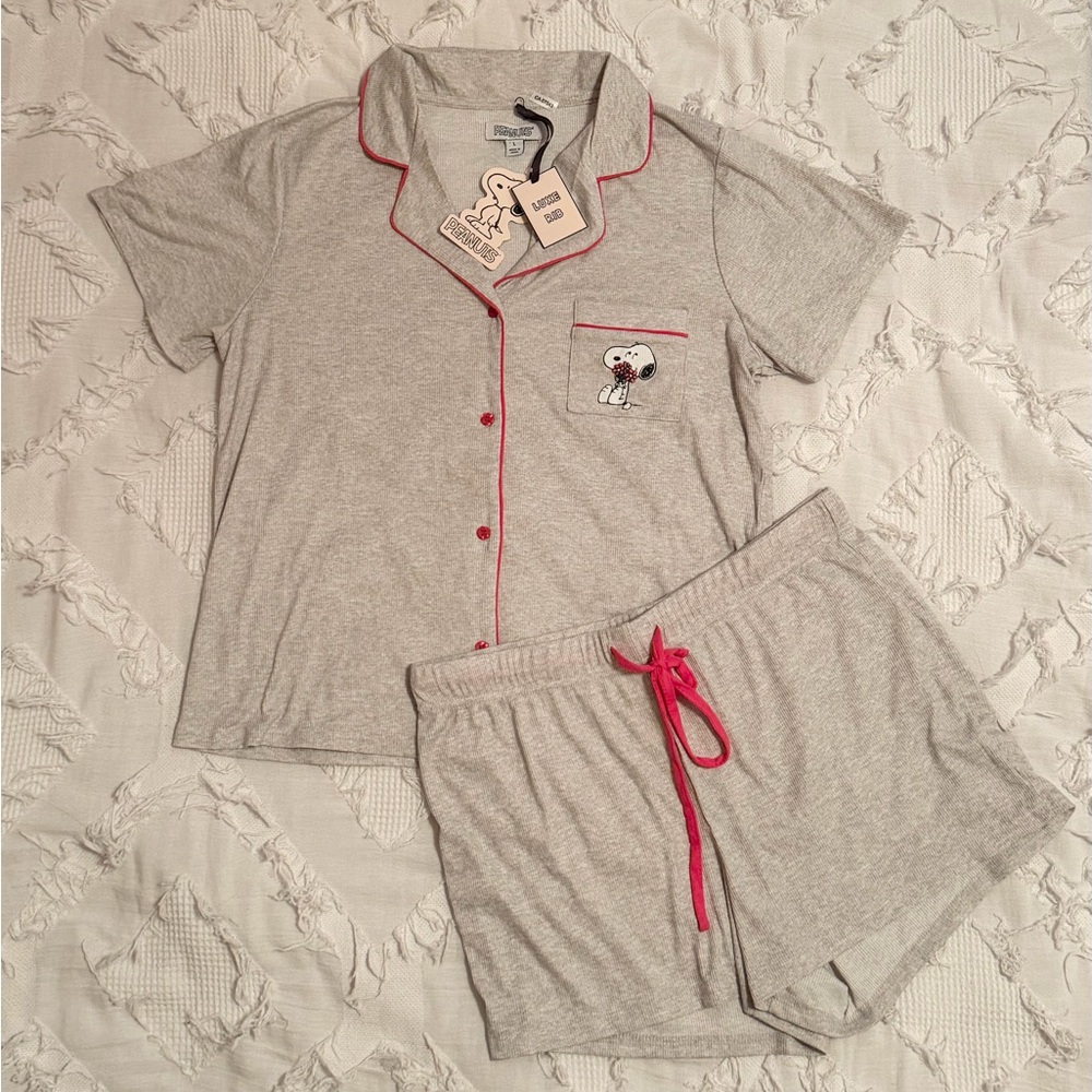 NWT Women’s 2 Peice Snoopy Pyjama Set